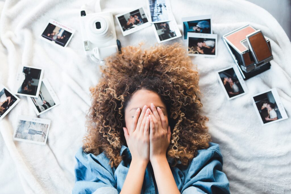 se cacher sur les reseaux sociaux, doit-on se montrer pour reussir à se demarquer